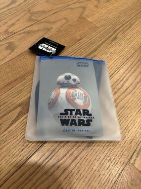 NWT - United Airlines x Star Wars "The Rise Skywalker" Themed Amenity Kit